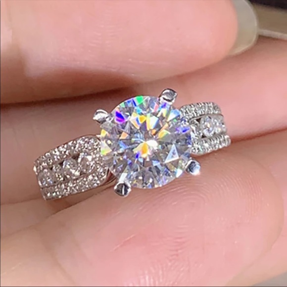 Jewelry - Luxury 925 Silver Beautiful Round Diamond Ring New